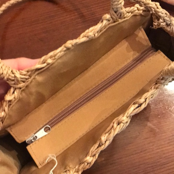 Straw round crossbody bag - Picture 3 of 3